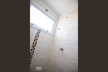 banheiro de apartamento para alugar com 2 quartos, 57m² em Vila Satúrnia, Campinas