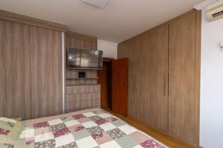 Suíte de casa para alugar com 3 quartos, 360m² em Sagrada Família, Belo Horizonte