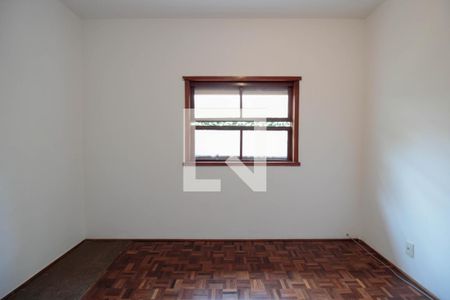 Casa à venda com 450m², 6 quartos e 5 vagas Casa à venda com 450m², 6 quartos e 5 vagasQuarto 2