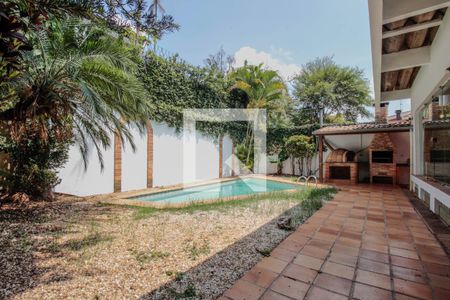 Casa à venda com 450m², 6 quartos e 5 vagas Casa à venda com 450m², 6 quartos e 5 vagasPiscina