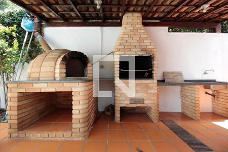 Casa à venda com 450m², 6 quartos e 5 vagas Casa à venda com 450m², 6 quartos e 5 vagasChurrasqueira