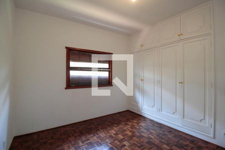 Casa à venda com 450m², 6 quartos e 5 vagas Casa à venda com 450m², 6 quartos e 5 vagasQuarto 1