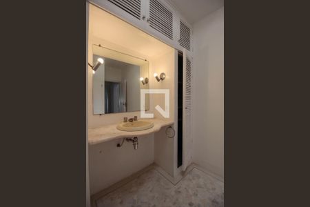 Casa à venda com 450m², 6 quartos e 5 vagas Casa à venda com 450m², 6 quartos e 5 vagasBanheiro da Suíte 4