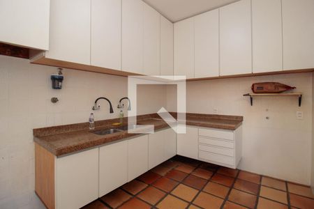 Casa à venda com 450m², 6 quartos e 5 vagas Casa à venda com 450m², 6 quartos e 5 vagasCozinha