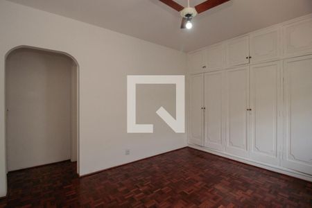 Casa à venda com 450m², 6 quartos e 5 vagas Casa à venda com 450m², 6 quartos e 5 vagasSuíte 4