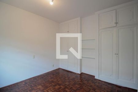 Casa à venda com 450m², 6 quartos e 5 vagas Casa à venda com 450m², 6 quartos e 5 vagasQuarto 2