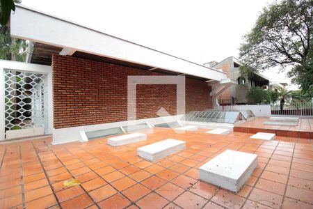 Casa à venda com 450m², 6 quartos e 5 vagas Casa à venda com 450m², 6 quartos e 5 vagasÁrea comum