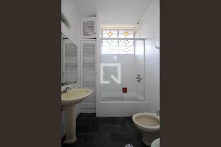 Casa à venda com 450m², 6 quartos e 5 vagas Casa à venda com 450m², 6 quartos e 5 vagasBanheiro