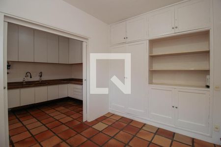 Casa à venda com 450m², 6 quartos e 5 vagas Casa à venda com 450m², 6 quartos e 5 vagasCozinha