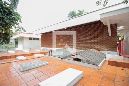 Casa à venda com 450m², 6 quartos e 5 vagas Casa à venda com 450m², 6 quartos e 5 vagasÁrea comum