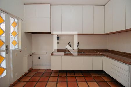 Casa à venda com 450m², 6 quartos e 5 vagas Casa à venda com 450m², 6 quartos e 5 vagasCozinha