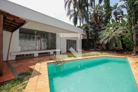 Casa à venda com 450m², 6 quartos e 5 vagas Casa à venda com 450m², 6 quartos e 5 vagasPiscina