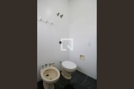 Casa à venda com 450m², 6 quartos e 5 vagas Casa à venda com 450m², 6 quartos e 5 vagasBanheiro