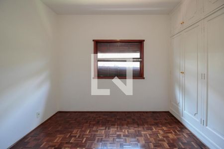 Casa à venda com 450m², 6 quartos e 5 vagas Casa à venda com 450m², 6 quartos e 5 vagasQuarto 1
