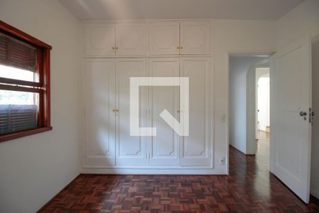 Casa à venda com 450m², 6 quartos e 5 vagas Casa à venda com 450m², 6 quartos e 5 vagasQuarto 1