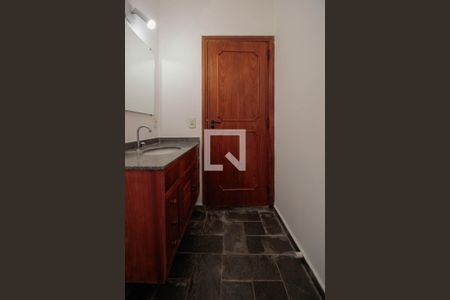 Casa à venda com 450m², 6 quartos e 5 vagas Casa à venda com 450m², 6 quartos e 5 vagasBanheiro da Suíte 1