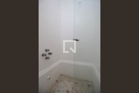 Casa à venda com 450m², 6 quartos e 5 vagas Casa à venda com 450m², 6 quartos e 5 vagasBanheiro da Suíte 4