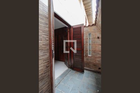 Casa à venda com 450m², 6 quartos e 5 vagas Casa à venda com 450m², 6 quartos e 5 vagasVaranda da Suíte 2