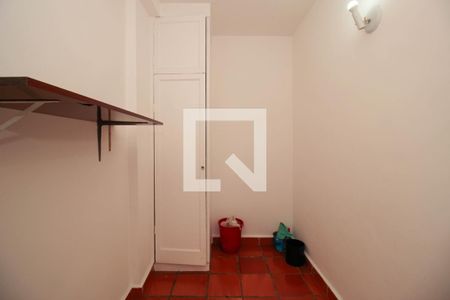 Casa à venda com 450m², 6 quartos e 5 vagas Casa à venda com 450m², 6 quartos e 5 vagasQuarto de Serviço 1