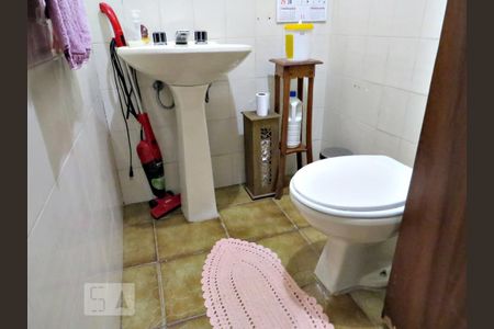 Casa à venda com 118m², 4 quartos e 2 vagasLavabo