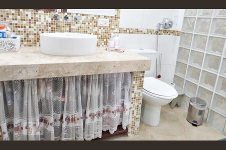 Casa à venda com 118m², 4 quartos e 2 vagasBanheiro