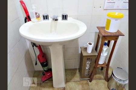 Casa à venda com 118m², 4 quartos e 2 vagasLavabo