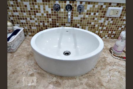 Casa à venda com 118m², 4 quartos e 2 vagasBanheiro - Torneira