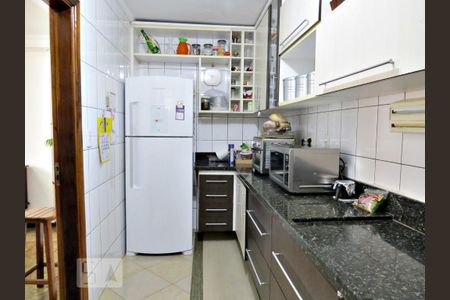 Casa à venda com 118m², 4 quartos e 2 vagasCozinha - Armários