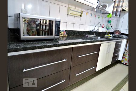 Casa à venda com 118m², 4 quartos e 2 vagasCozinha - Armários
