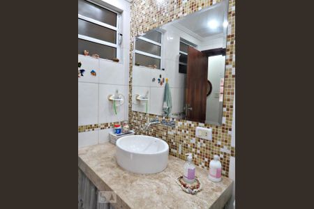 Casa à venda com 118m², 4 quartos e 2 vagasBanheiro