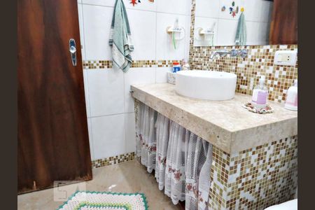 Casa à venda com 118m², 4 quartos e 2 vagasBanheiro