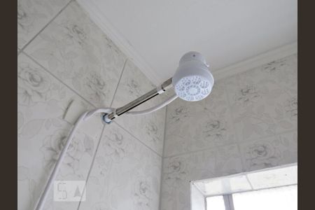 Casa à venda com 118m², 4 quartos e 2 vagasChuveiro