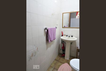 Casa à venda com 118m², 4 quartos e 2 vagasLavabo