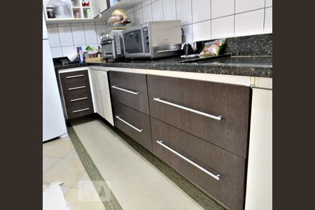Casa à venda com 118m², 4 quartos e 2 vagasCozinha - Armários