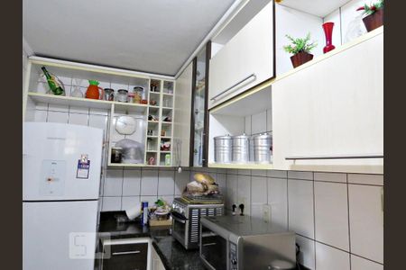 Casa à venda com 118m², 4 quartos e 2 vagasCozinha - Armários