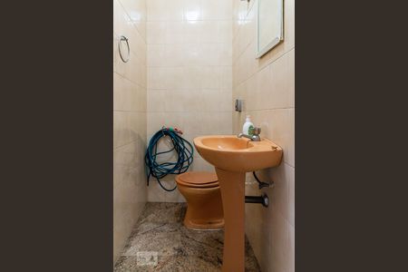 Apartamento para alugar com 430m², 3 quartos e 3 vagas Apartamento para alugar com 430m², 3 quartos e 3 vagasBanheiro de Serviço