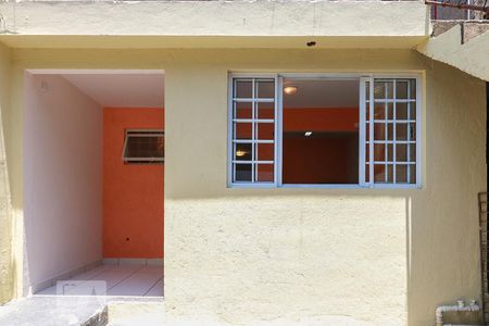 Casa à venda com 80m², 2 quartos e 1 vaga Casa à venda com 80m², 2 quartos e 1 vagaFachada