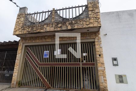 Casa à venda com 195m², 4 quartos e 2 vagas Casa à venda com 195m², 4 quartos e 2 vagasFachada