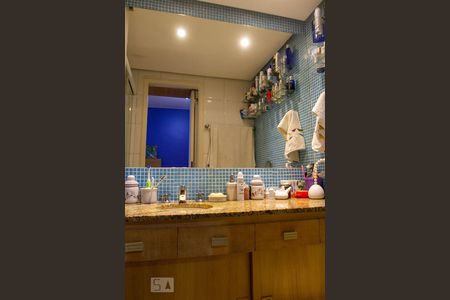 Apartamento à venda com 100m², 3 quartos e 2 vagas Apartamento à venda com 100m², 3 quartos e 2 vagasBanheiro 2