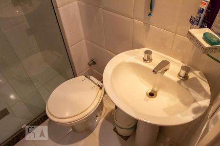 Apartamento à venda com 100m², 3 quartos e 2 vagas Apartamento à venda com 100m², 3 quartos e 2 vagasBanheiro