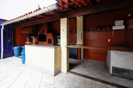 Apartamento à venda com 190m², 3 quartos e 3 vagas Apartamento à venda com 190m², 3 quartos e 3 vagasÁrea comum - Churrasqueira