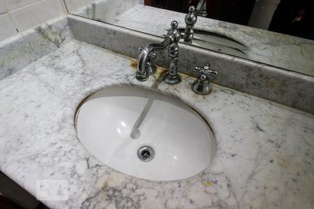 Apartamento à venda com 190m², 3 quartos e 3 vagas Apartamento à venda com 190m², 3 quartos e 3 vagasBanheiro