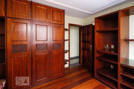 Apartamento à venda com 190m², 3 quartos e 3 vagas Apartamento à venda com 190m², 3 quartos e 3 vagasQuarto 2