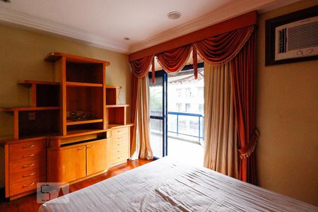 Apartamento à venda com 190m², 3 quartos e 3 vagas Apartamento à venda com 190m², 3 quartos e 3 vagasSuíte