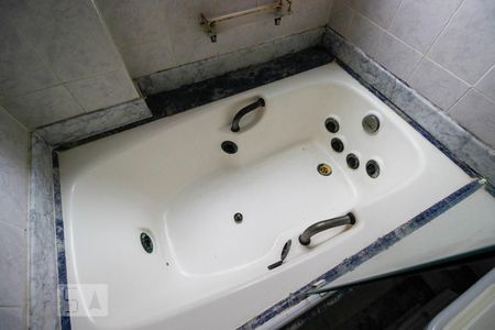 Apartamento à venda com 190m², 3 quartos e 3 vagas Apartamento à venda com 190m², 3 quartos e 3 vagasBanheiro da Suíte