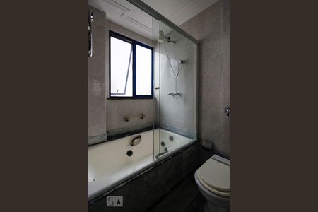 Apartamento à venda com 190m², 3 quartos e 3 vagas Apartamento à venda com 190m², 3 quartos e 3 vagasBanheiro da Suíte