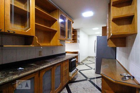 Apartamento à venda com 190m², 3 quartos e 3 vagas Apartamento à venda com 190m², 3 quartos e 3 vagasCozinha