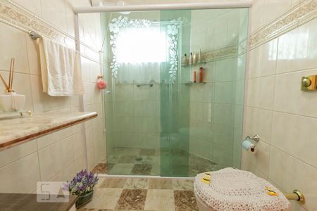 Casa à venda com 195m², 3 quartos e 3 vagasBanheiro da Suíte 1