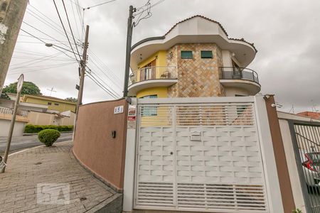 Casa à venda com 195m², 3 quartos e 3 vagasFachada