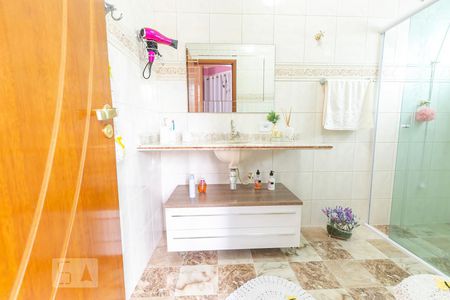 Casa à venda com 195m², 3 quartos e 3 vagasBanheiro da Suíte 1